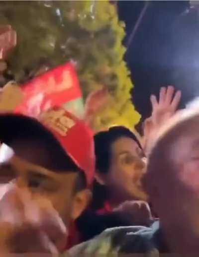 &quot;Mulher foi tirar foto com Lula e teve celular roubado na frente dele&quot;