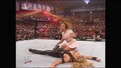 Mickie defeats Trish