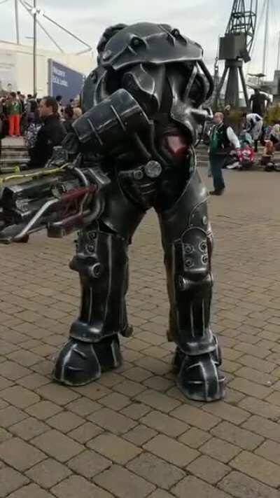 X-01 Power Armour , Gatling Laser , Fallout 4 Cosplay , London MCM Comic Con October 2017