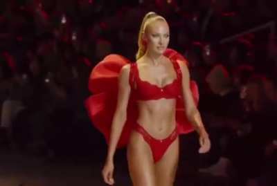 Candice walking in the Victoria’s Secret Fashion Show (October 15th 2024)