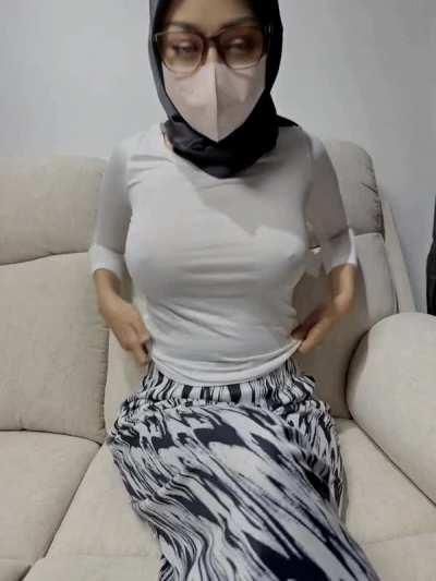 Just my Hijabi Titty Drop