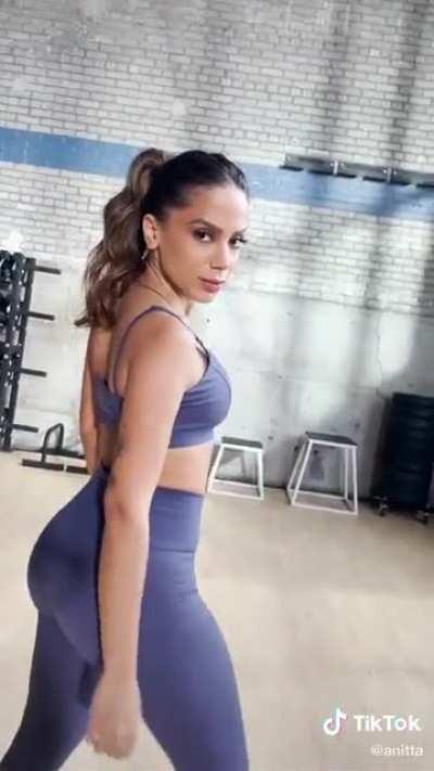 #Anitta