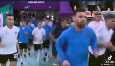 La muchachada yendo a dejar de seguir al Psg apenas termino el partido de Messi