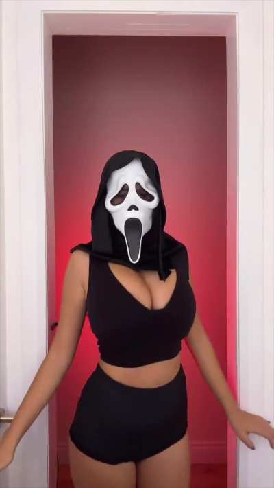 Cece as Ghostface