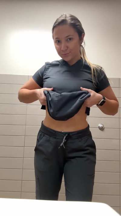 I love dropping my nurse tits at work 👩‍⚕️🥵