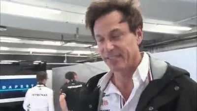 Toto reacting to George's pole lap