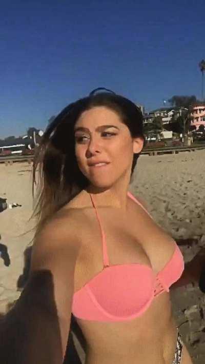 Kira Kosarin jiggles