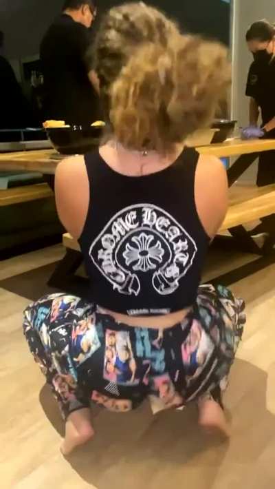 Mulatto twerking her fat ass