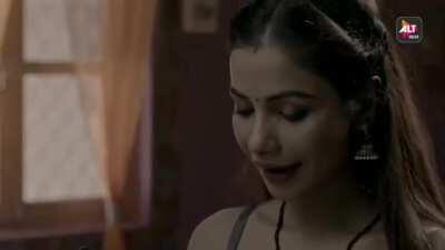 Aur hilate rahe