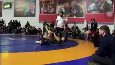 Guy breaks femur while wrestling