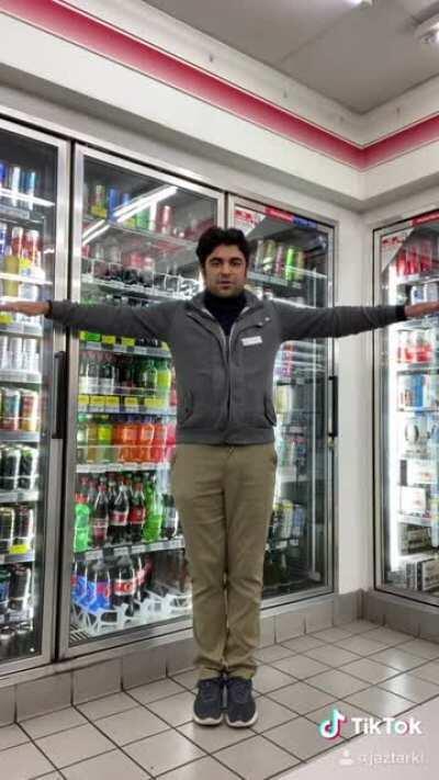 T posing on shoplifters