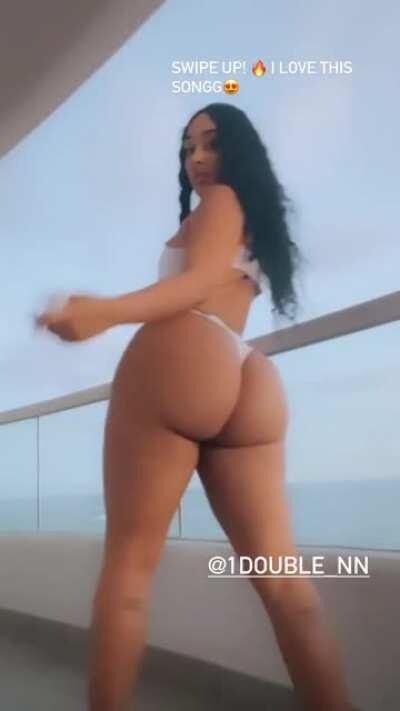 Mo 🍑