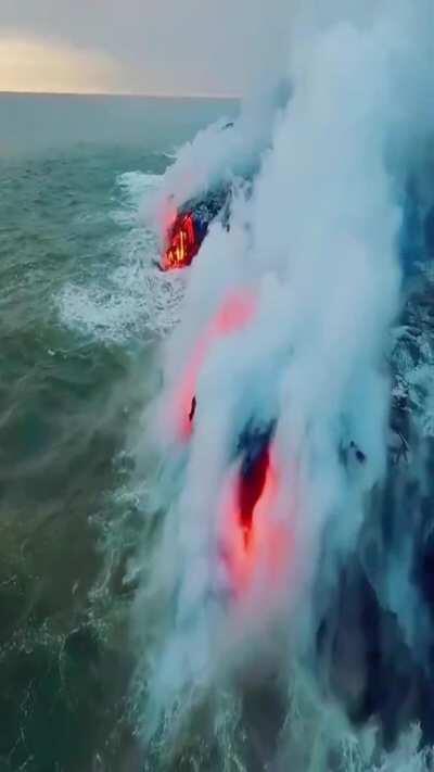 Magma flowing into the Pacific Ocean, Hawaii