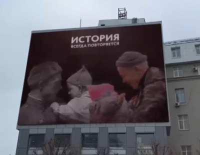 A billboard in russia alludes to history repeating itself ahead of Putin's upcoming address to the nation.