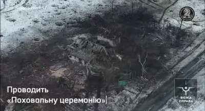 The M2A2 Bradley of the 47th separate mechanized brigade attacking an enemy shelter with an assault group of Russian soldiers in the Avdiivka area east part of Stepove.