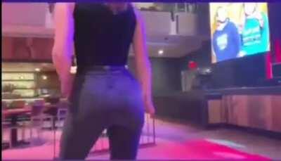 Shantel Vansanten dancing