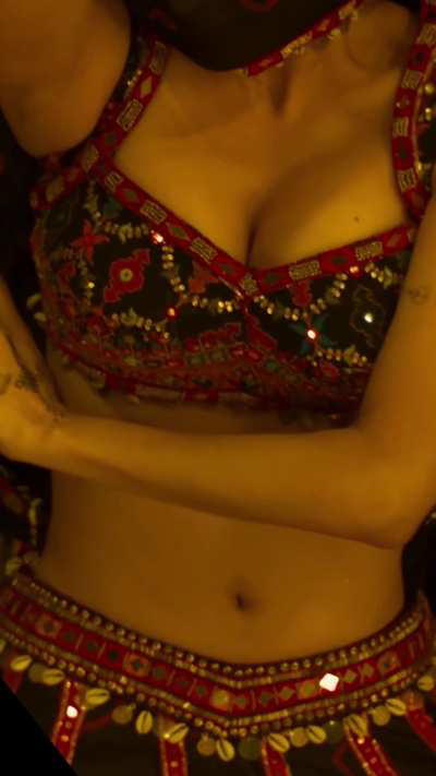 Mouni Roy Navel