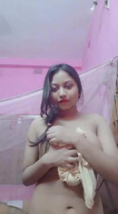 How look desi boobs? Waiting for your touch!!