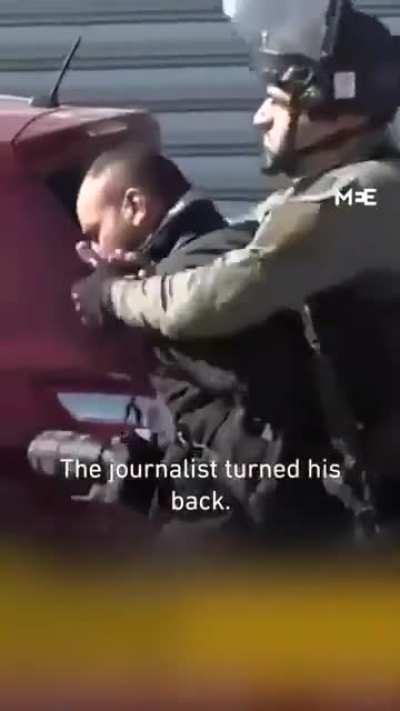 Israeli soldiers brutally assault CNN Turk journalist 