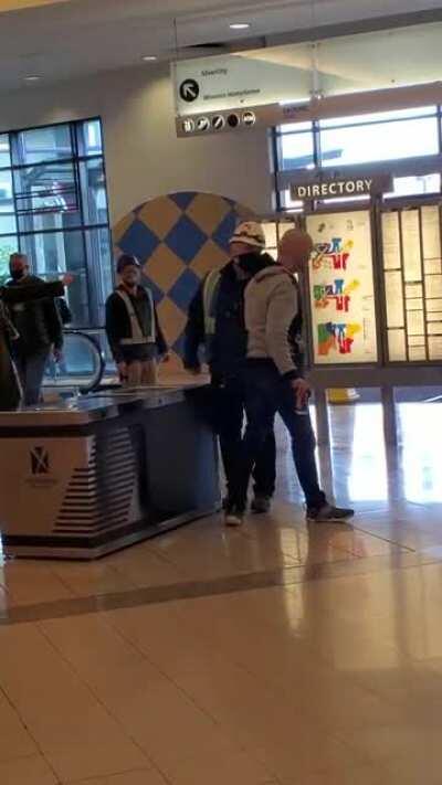 Metrotown antimasker | Xpost from r/PublicFreakout