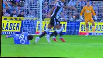 Newcastle Vs Leeds - Tackle on Dan James in area. No penalty given.