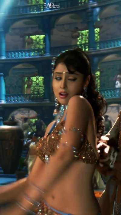 Shriya Saran Navel pinch