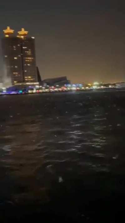 Fish jumping out of the water during the earthquake in Taiwan on Saturday. This video was taken by my wife’s friend in Kaohsiung, Taiwan