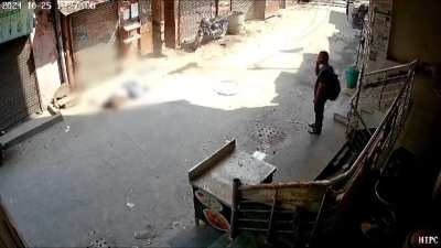 17 YO GIRL takes her own life because she couldn't crack JEE EXAM 
Video from Jamia Nagar, Delhi