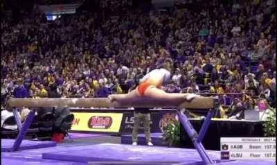 Suni Lee on balance beam