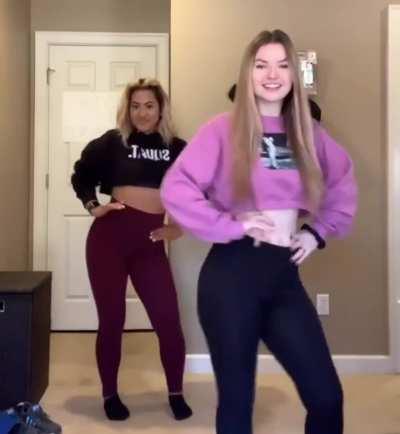 2 thick teens twerking