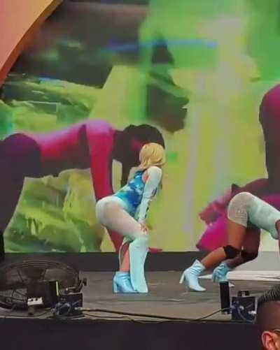 iggy twerking