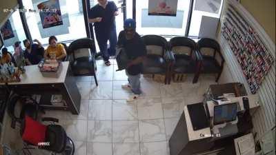 Man attempts to rob nail salon  in Atlanta.