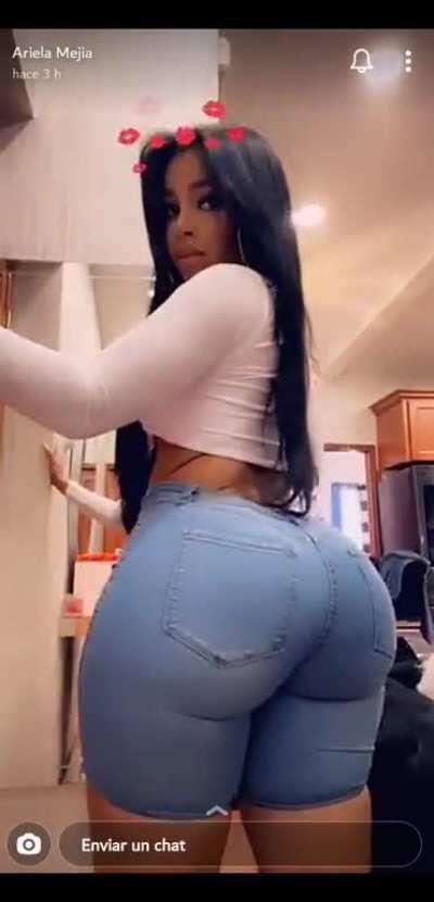 aleirA. Dominican booty