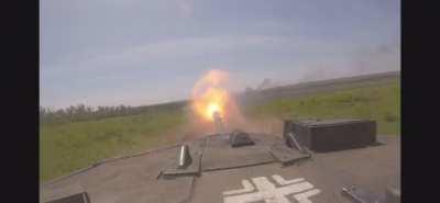 Ukrainian Leopard 2A6 tank firing on Russian positions in Zaporizhia. 