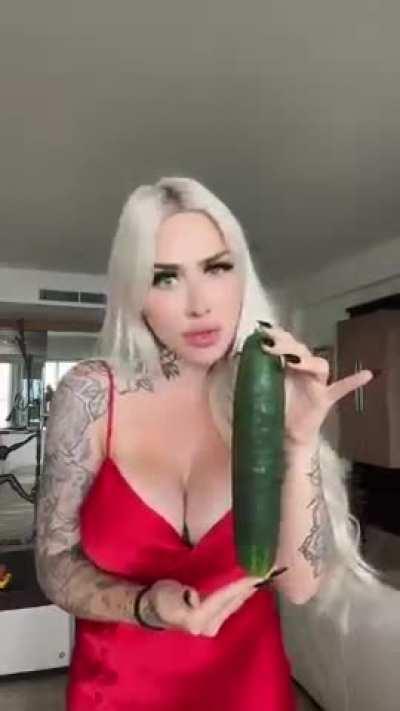 @MissJadeLavoie - 🍌🥒🥕 Hot canadian girl shows her favorite toys... 🍌🥒🥕