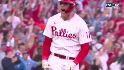 Rhys Hoskins goes to field a ground ball, and immediately goes down in pain  (nsfw) : r/phillies