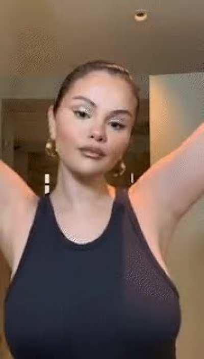 Selena Gomez has some of the best natural tits