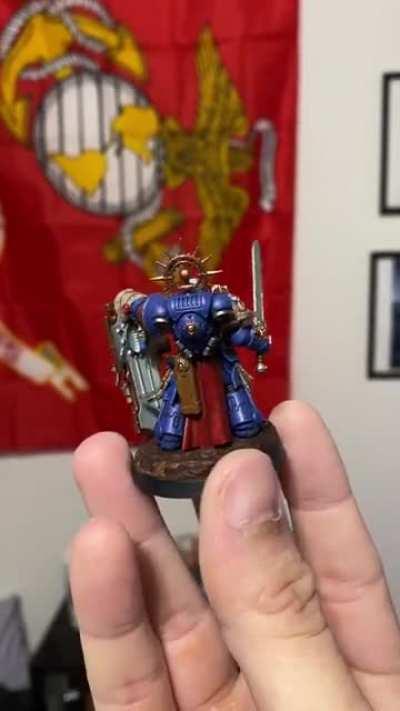 Here’s my Primaris Captain recently completed. Sorry I don’t have a fancy rotating thing so my fingers will have to do lol.