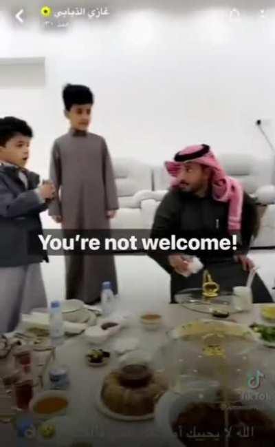 Saudi kid tries to throw away dad's guest