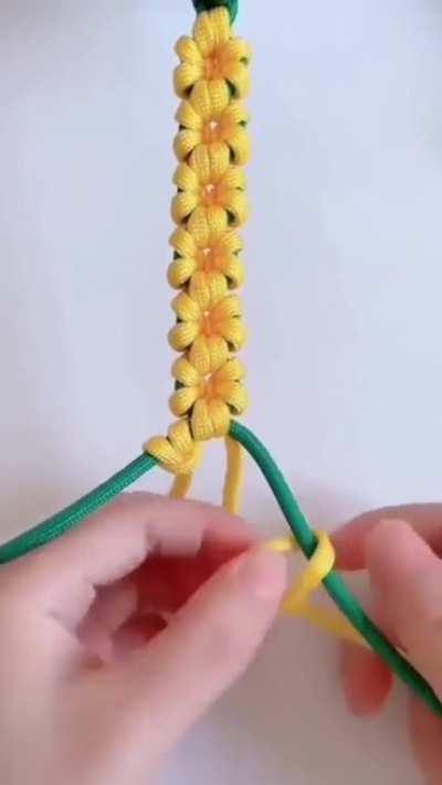 How to tie a flower knot