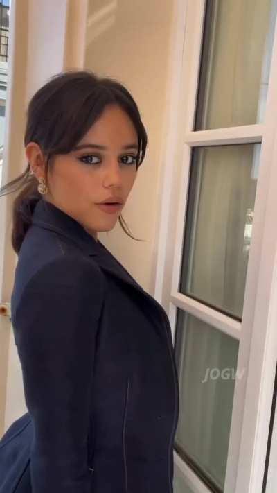 Jenna Ortega looking gorgeous in Paris 😍