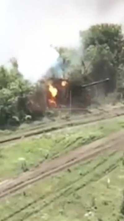 Ukrainian HIMARS taking out battery of russian MSTA-S self-propelled howitzers