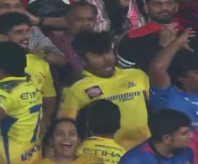 weird ass csk fans lmfaooo💀💀💀 (19.1 overs)