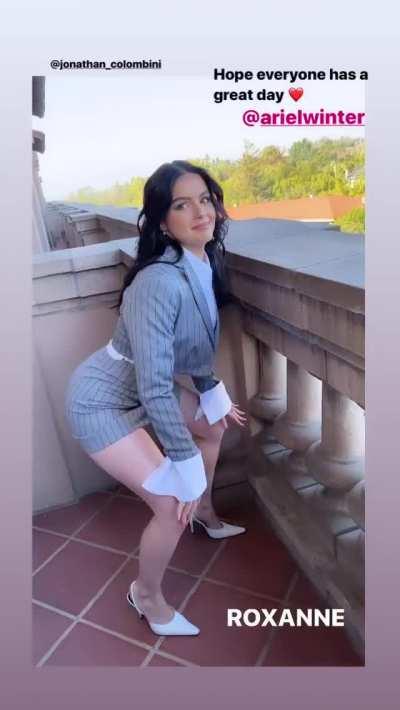 Ariel Winter knows how to work her ass.