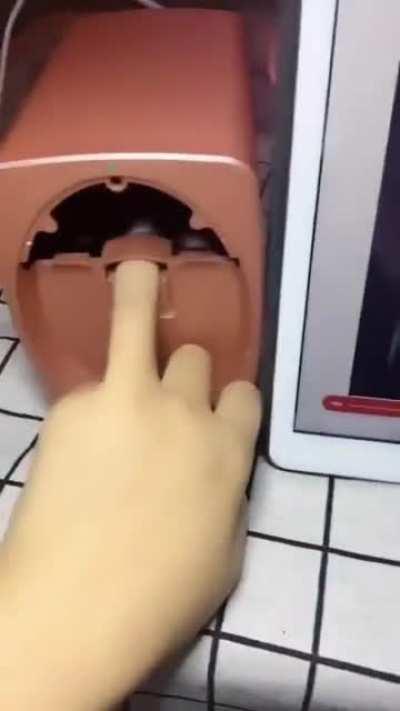 A Digital Manicure Printing Machine, It Can Print Patterns In 30 Seconds.