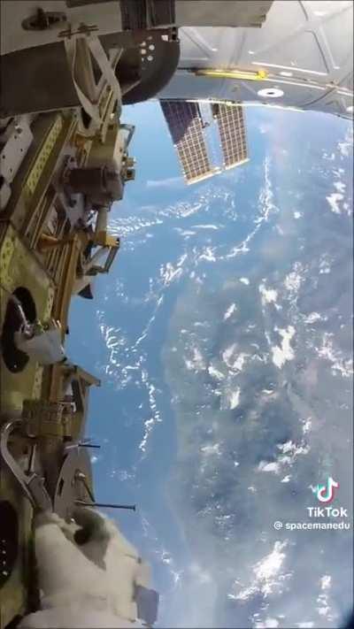 Footage from the ISS showing earth from Space