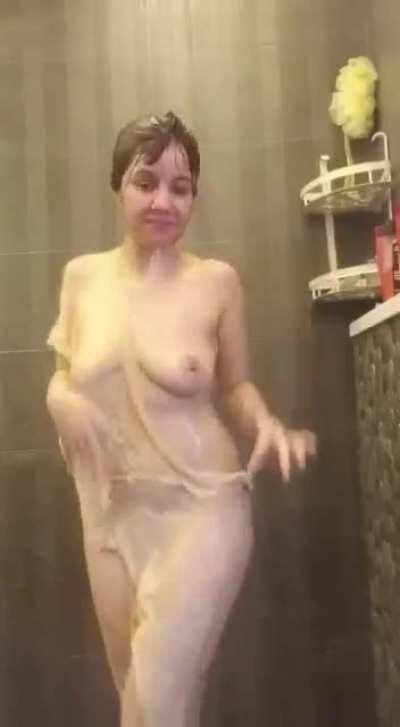 Paki hot dance in shower