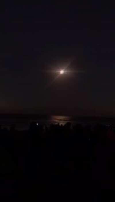 The total eclipse seen from a beach on Perú. The ring of fire is impressive.