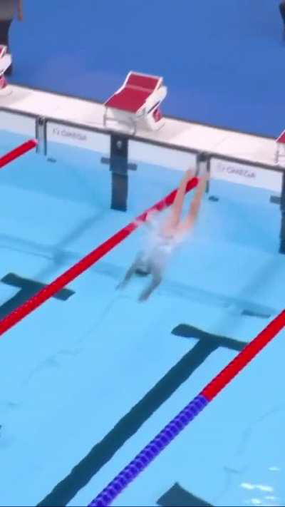 Olympic swimming cap stuck in pool? No worries, we got a guy 🏊‍♂️ 