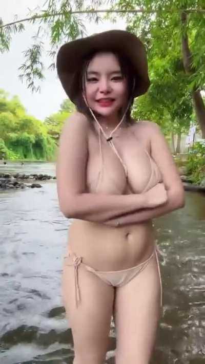 Amazing Thai girl in nature 🩵